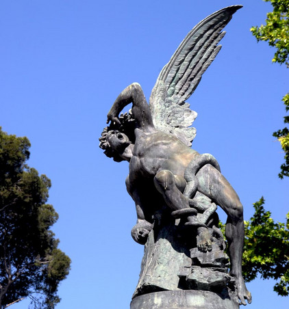 Teufel, Statue in Madrid, Retiro-Park