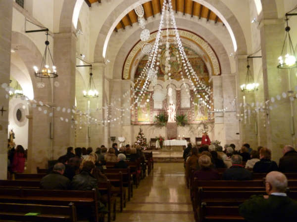 Weihnachtsschmuck in einer Kirche, Foto: Marcos Fernández Vacas Weihnachtsschmuck in der Kirche Nuestra Señora del Carmen in Cala Rajada