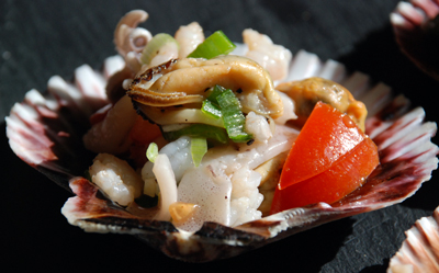 Meeresfrüchtesalat auf Muschel