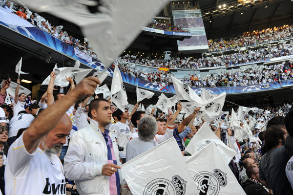 Fans im Fußballstadion von Real Madrid