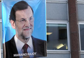 Wahlkampfplakat mit Spaniens konservativem Politiker Mariano Rajoy