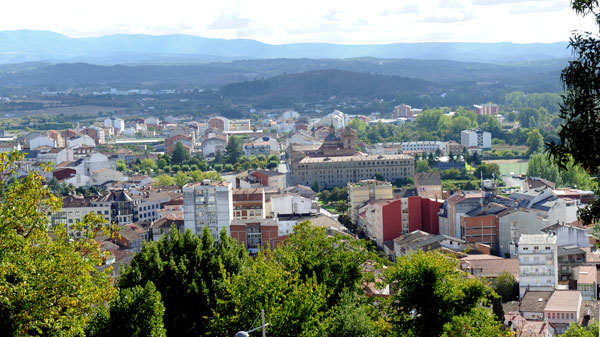 Monforte de Lemos: Stadt in Nordspanien
