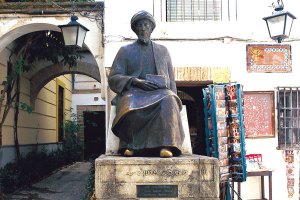 Statue von Maimonides in der Altstadt von Cordoba