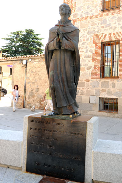 Statue von San Juan de la Cruz in der spanischen Stadt Ávila,