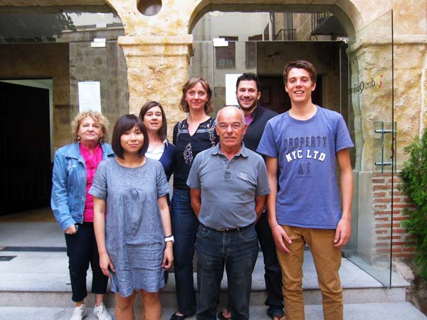 Buchhändlerin Ulrike mit Teilnehmern der Schule Don Quijote in Salamanca