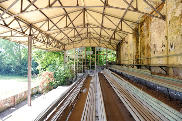 Trib&uuml;ne in K&ouml;ln