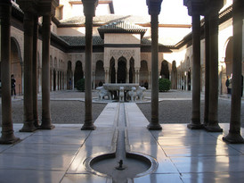 Löwenhof in der Alhambra von Granada