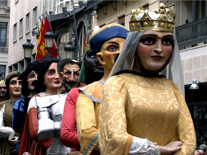 Gigantisch: K&ouml;nigin Isabella I als Riesenfigur