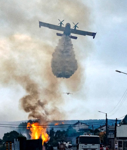 Löschflugzeuge im Dauereinsatz