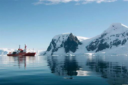 Spanisches Boot in der Antarktis