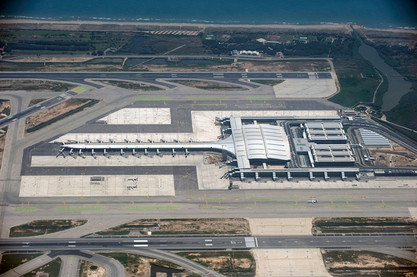 Flughafen-Terminal 1 von Bofill in Barcelona