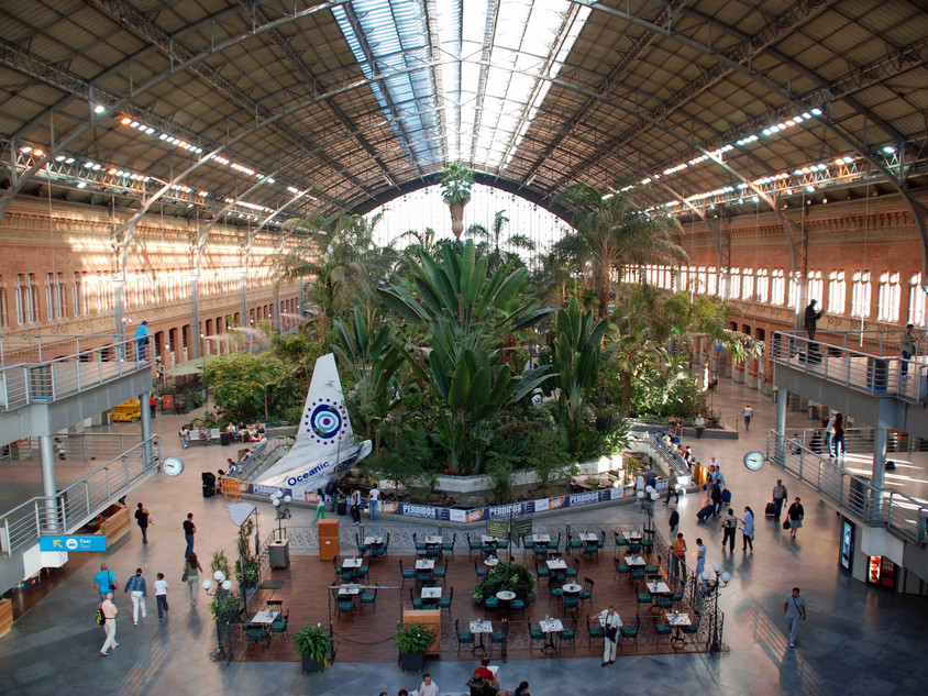 Atocha-Bahnhof am Ende des Paseo del Prado Bahnhof in Madrid