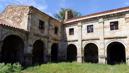 Ruine des Klosters Santa Maria in Spanien