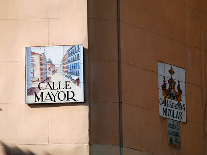 Stra&szlig;enschilder in der spanischen Hauptstadt