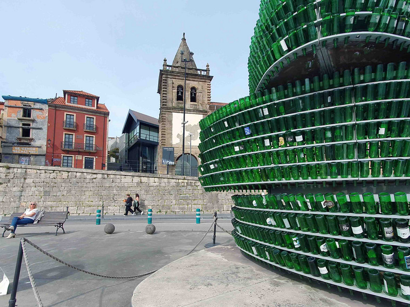 Glasskulptur in Gij&oacute;n, Foto Tobias B&uuml;scher