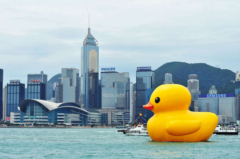 Wanderausstellung mit Ente in Hong Kong
