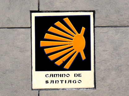 Pilgersymbol am Camino Primitivo