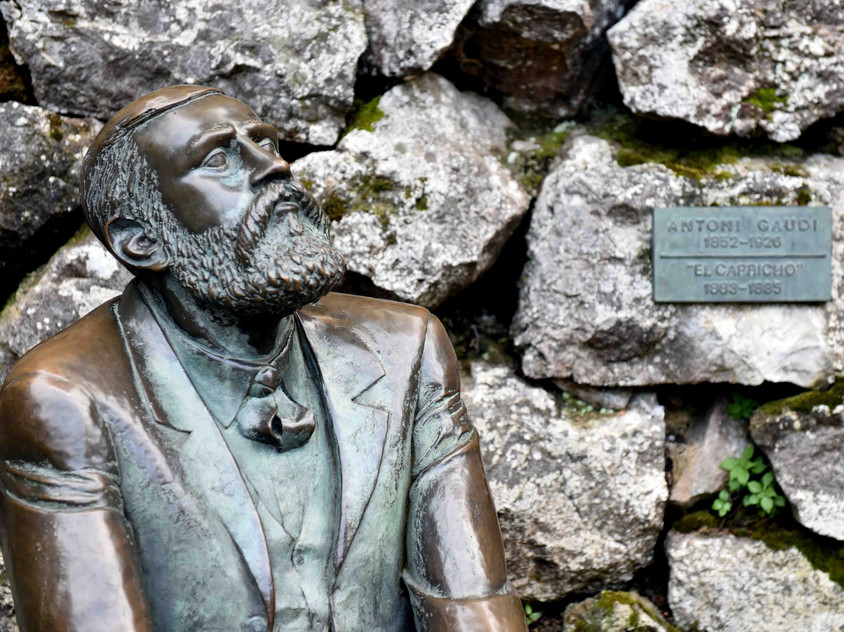 Antoni Gaudí als Statue
