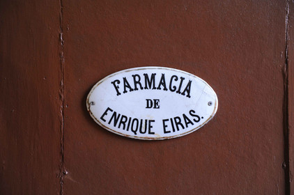 Apothekenschild in Spanien