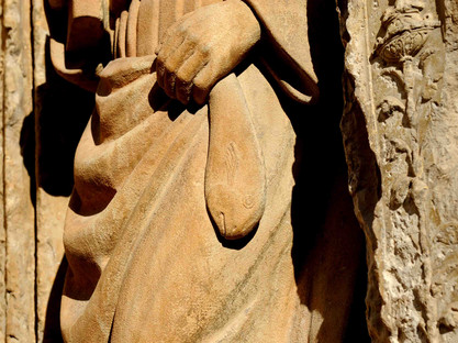 Fischmotiv an der Kirche Santo Tomás Kirche in Haro
