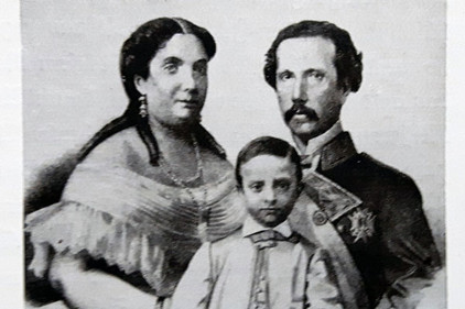 Isabella mit Mann und Sohn