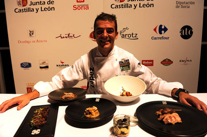 Spanischer Koch mit Pilzkreationen