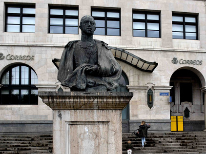 Der K&ouml;nig als Statue in Kantabrien