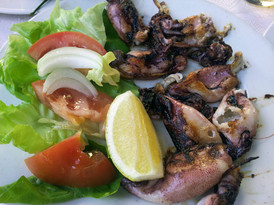 Tintenfische Chipirones mit Salat