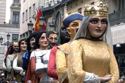 Isabella von Kastilien als Puppe in Spanien