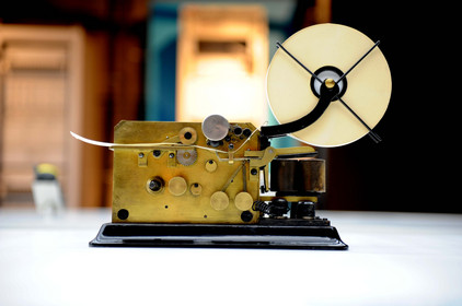 Filmkamera aus fr&uuml;heren Zeiten