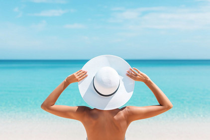 Frau mit Hut auf Mallorca