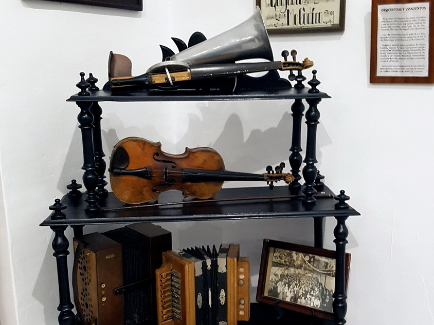 Alte Geige aus Spanien Ethologisches Museum in der Extremadura