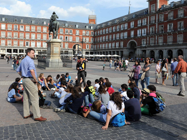 Schulklasse auf der Plaza Mayor, Foto Tobias B&uuml;scher