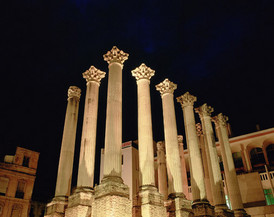 Römerruine in Córdoba bei Nacht
