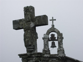 Klosterglocke im Nebel