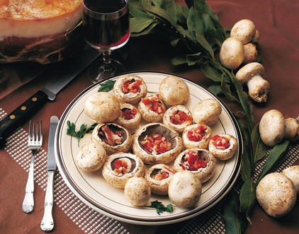 Champignons mit Knoblauch aus Kastilien auf einem Teller