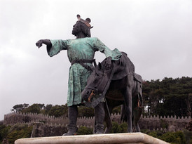 Spaniens K&ouml;nig Alfons in arroganter Pose
