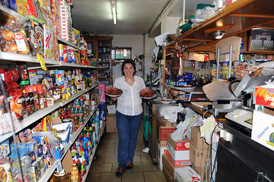 Frau in Shop in Asturien