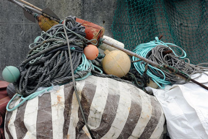Netze und Bojen der Fischer