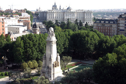 Cervantes-Denkmal in Madrid von oben