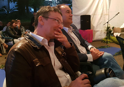 Beobachter einen Bühnenshow in Nordspanien