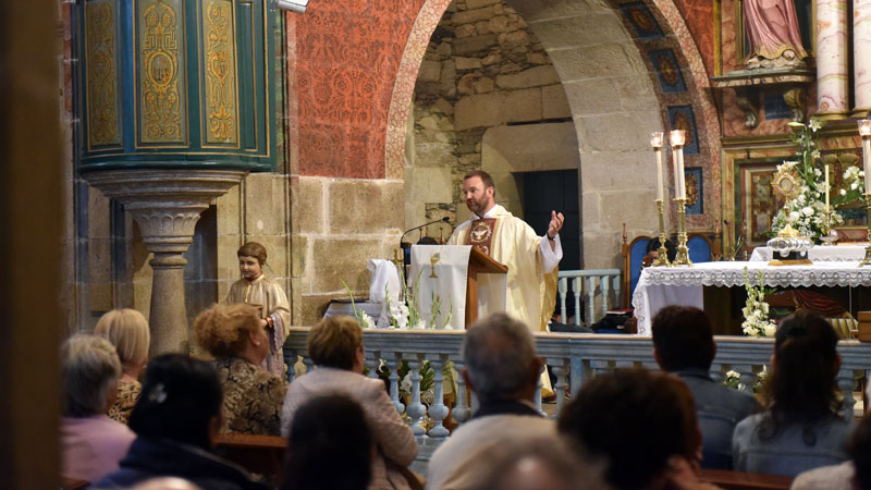 Spanischer Exorzist bei der Predigt