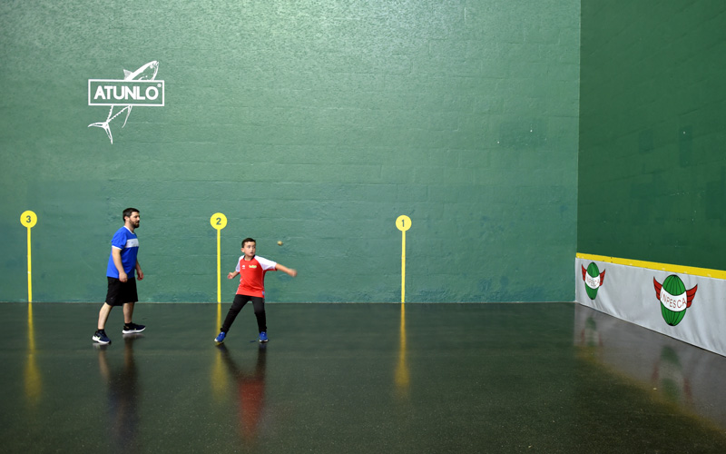Pelota im Baskenland Pelota in Bermeo im Baskenland