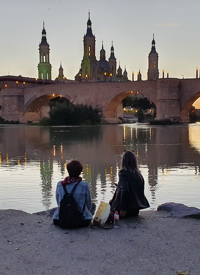 Spanierinnen in Zaragoza
