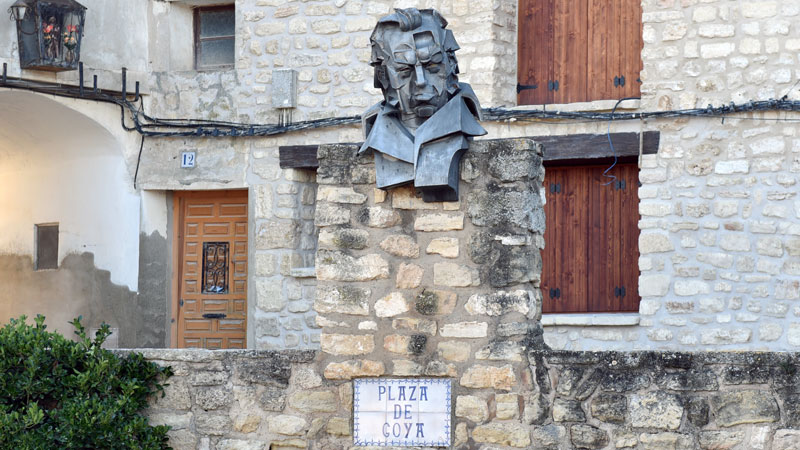 Goya-Statue vor seinem Geburtshaus